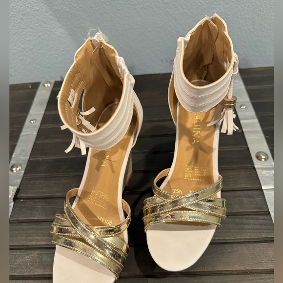 Unique style Wedge with tassels - Picture 5 of 6